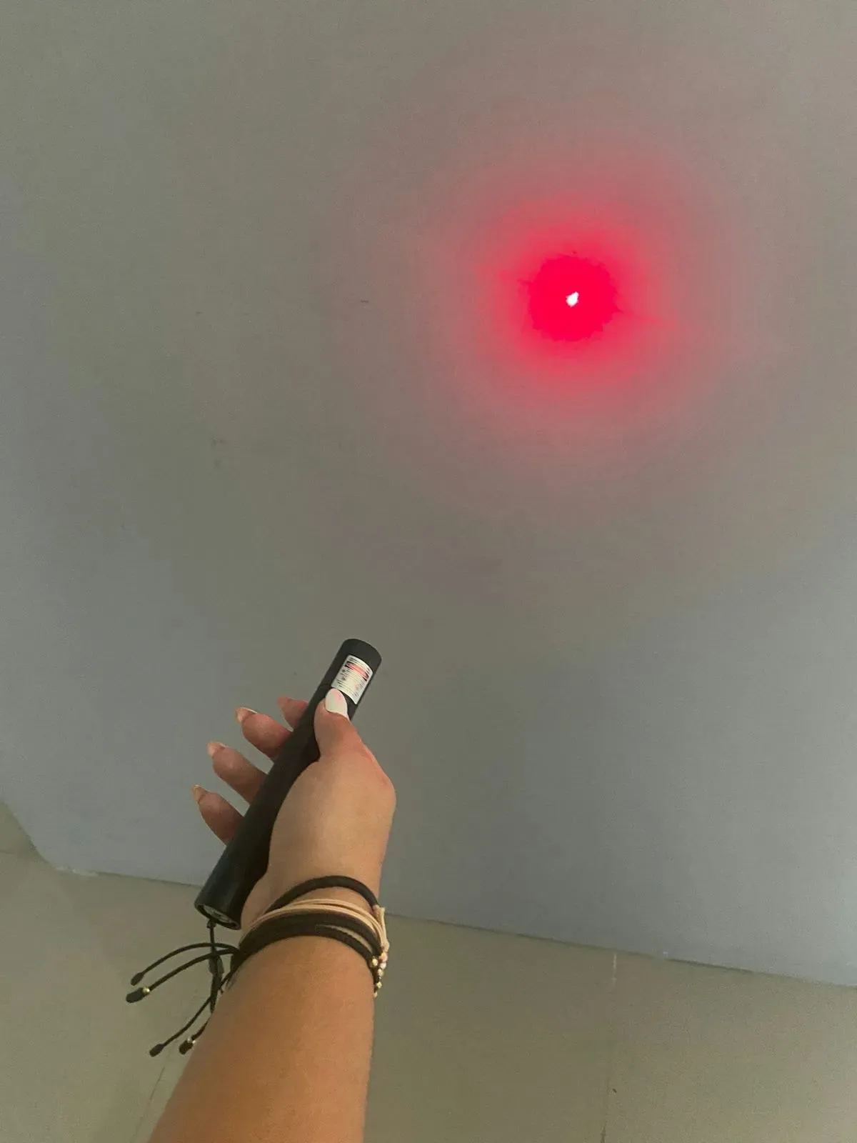 puntero láser recargable rojo con llave
