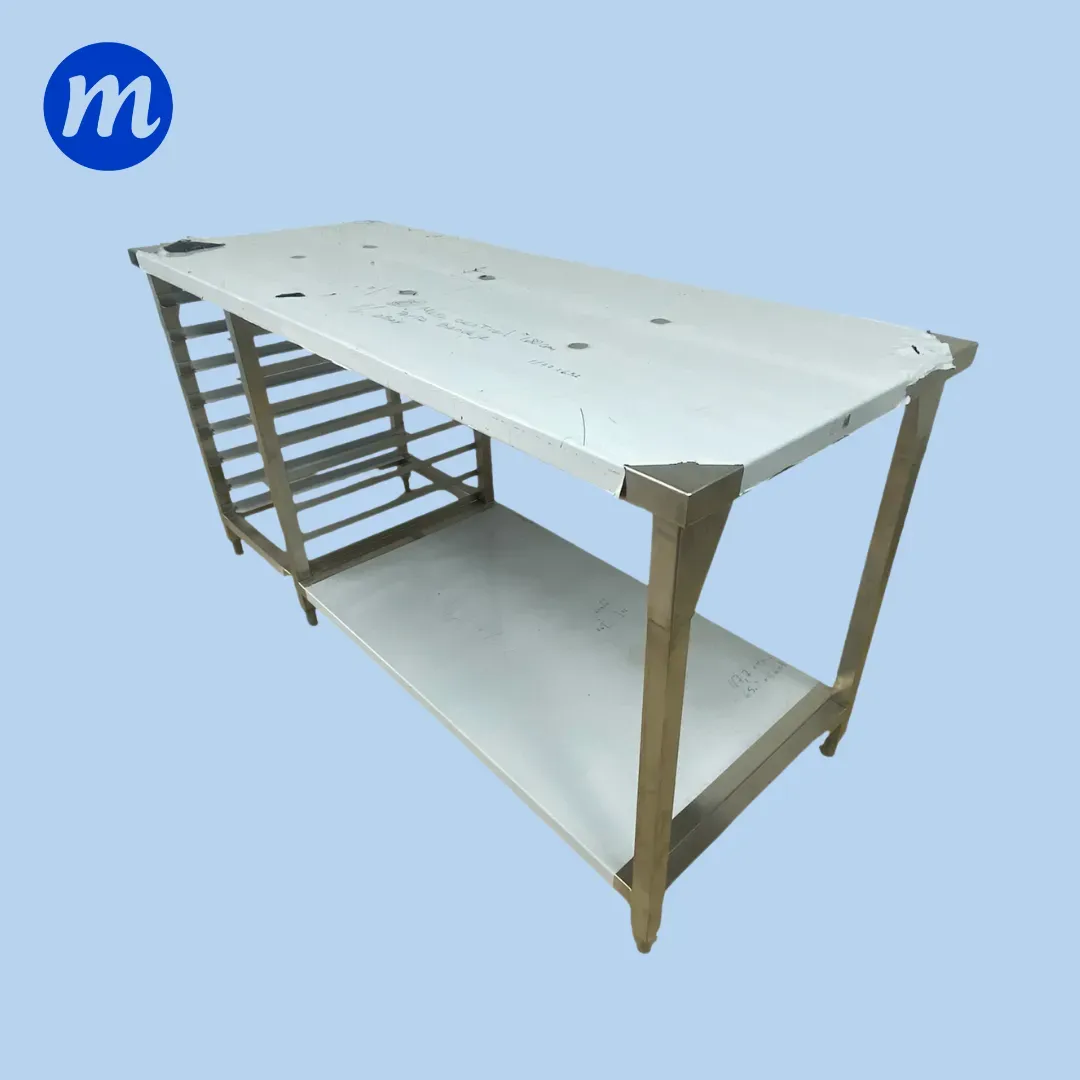 MESA CENTRAL CON BANDEJERO Y TRAMO DE 1.80 METROS
