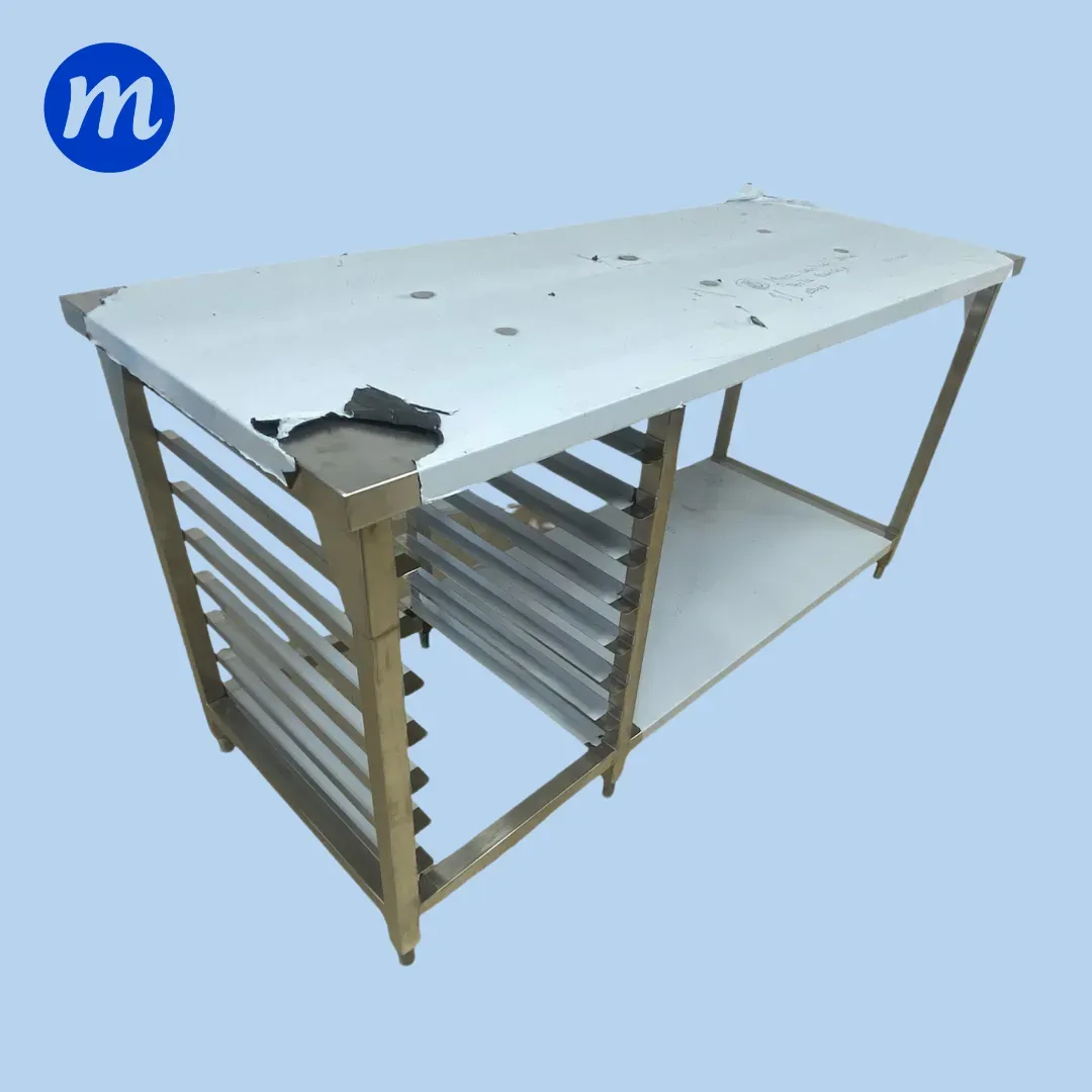 MESA CENTRAL CON BANDEJERO Y TRAMO DE 1.80 METROS