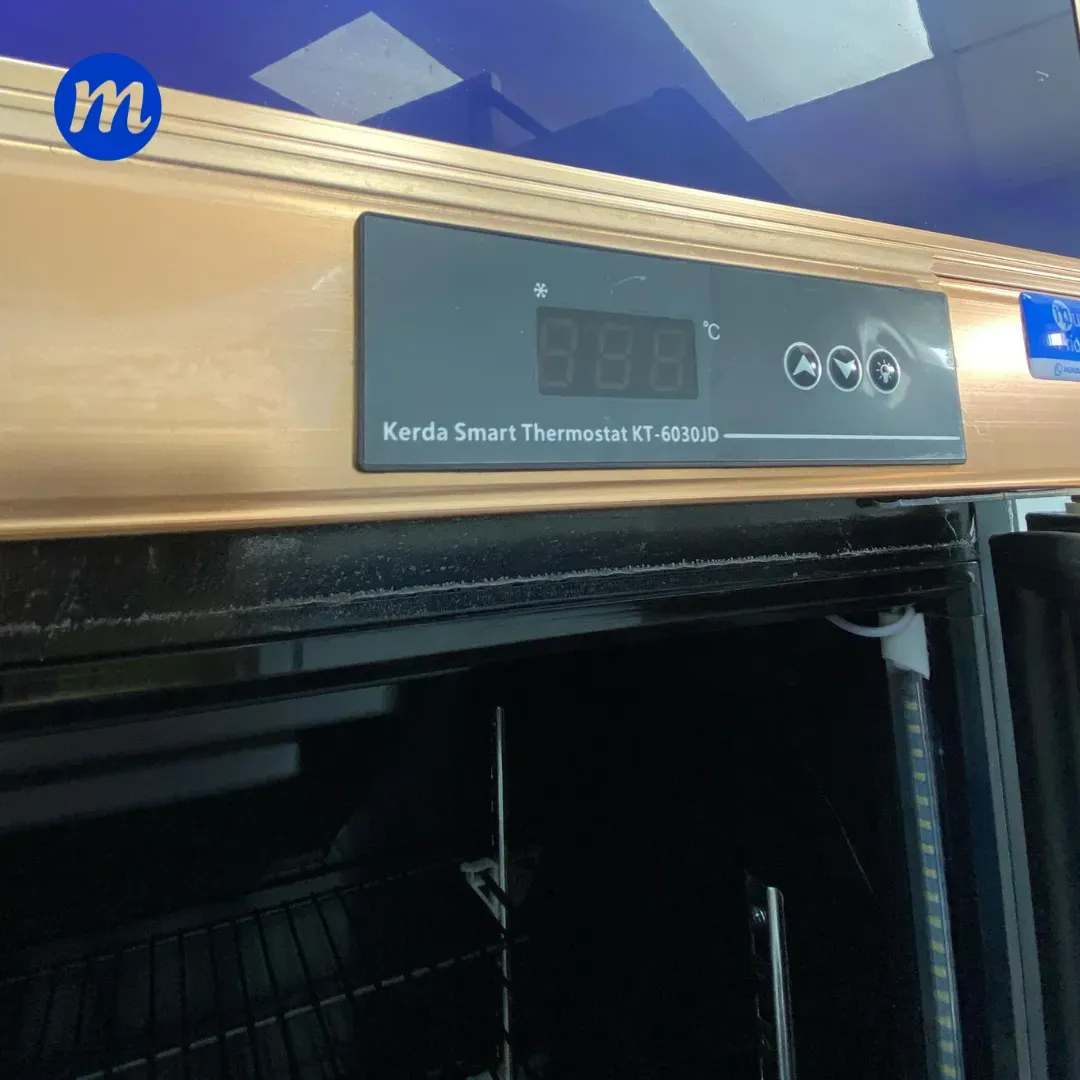 VITRINA 3 PUERTAS BATIENTES 1100L UNIDAD 1/4+ HP 110V 3-PV-1100L